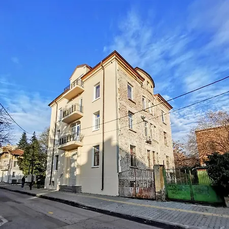 Lily's 6 By Bulgarentals -